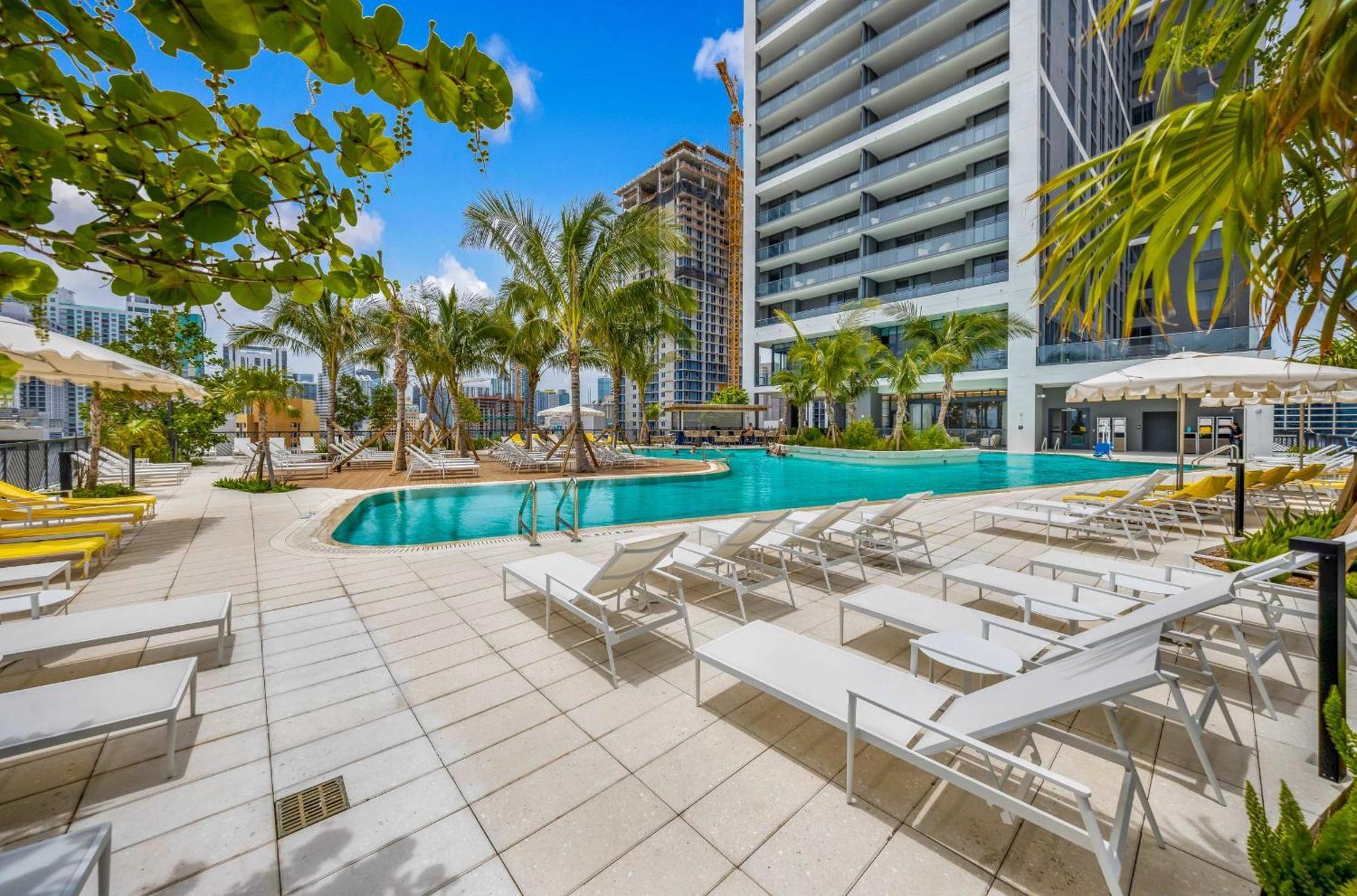 Modern Escape Chic 1-bd With Sunset Views Apartment Miami
