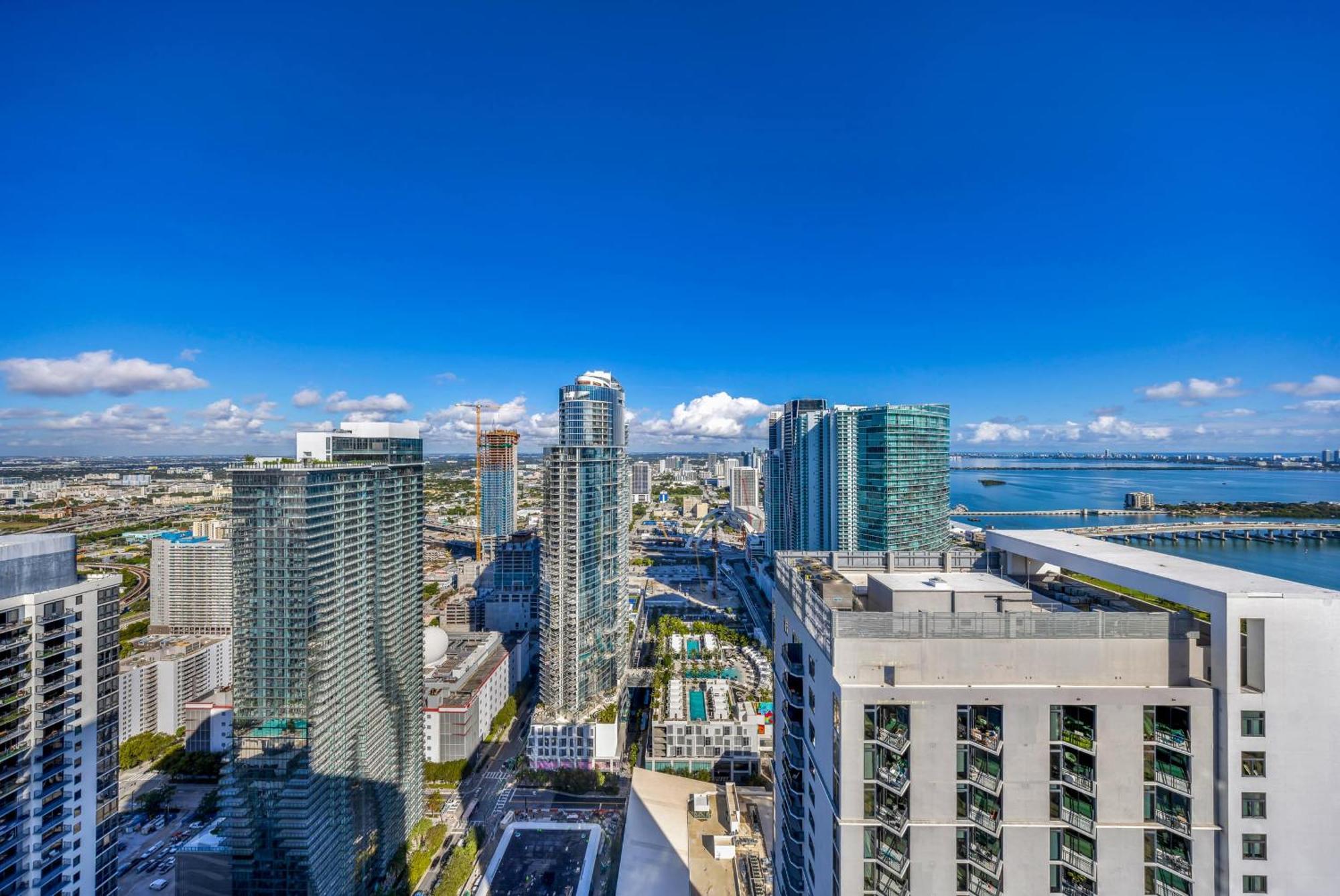 Modern Escape Chic 1-bd With Sunset Views Miami