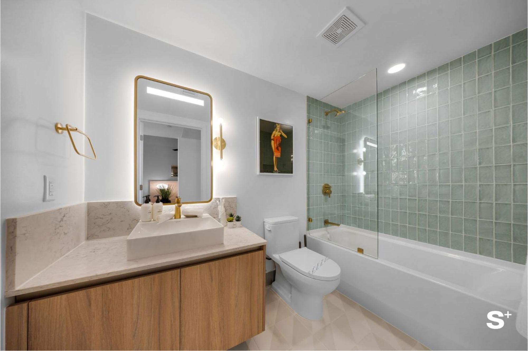 Modern Escape Chic 1-bd With Sunset Views Apartment *